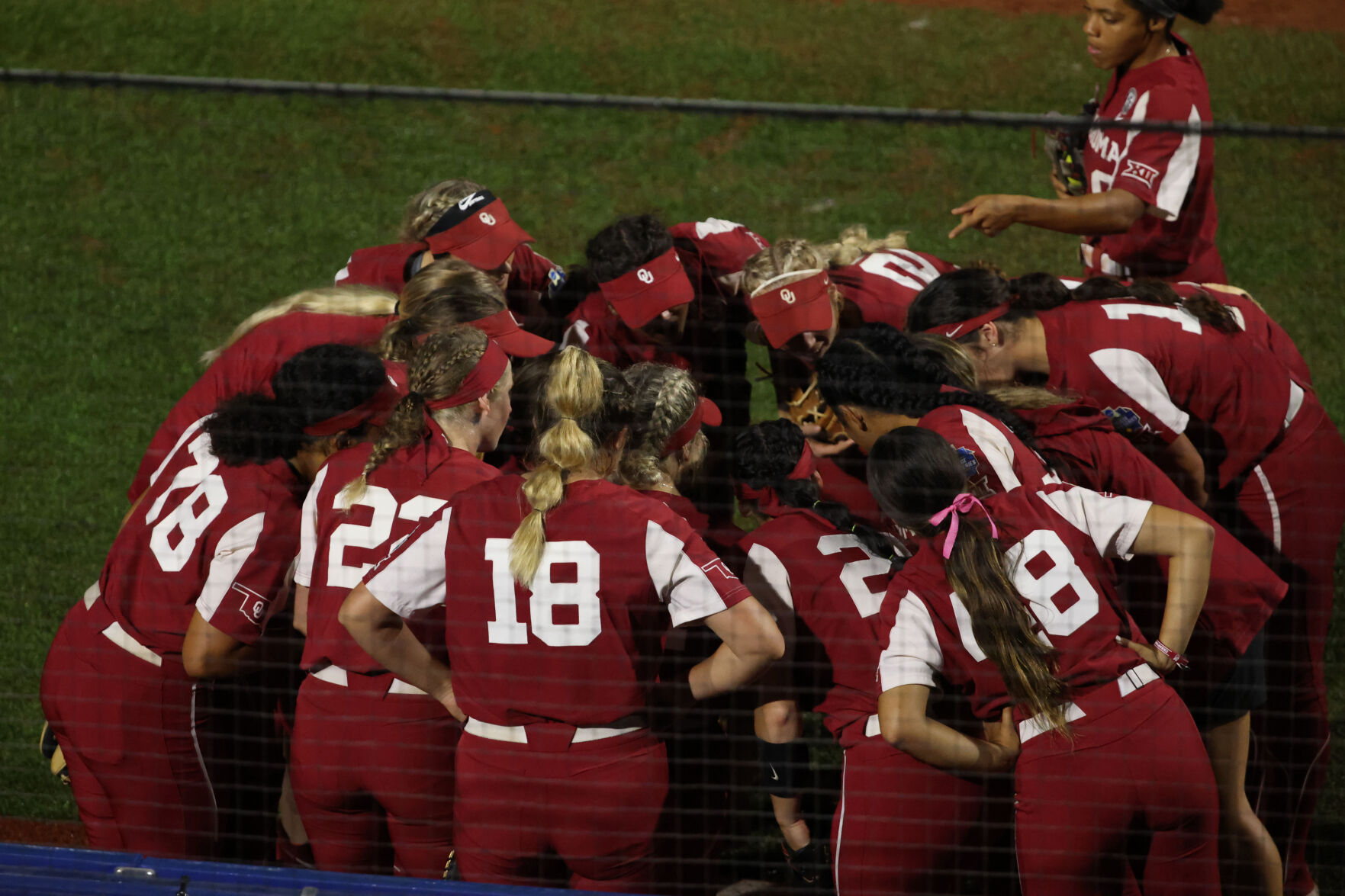 Sooners huddle